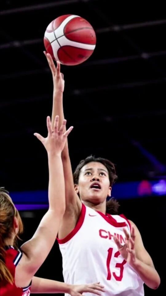 色表现被誉, 个篮板