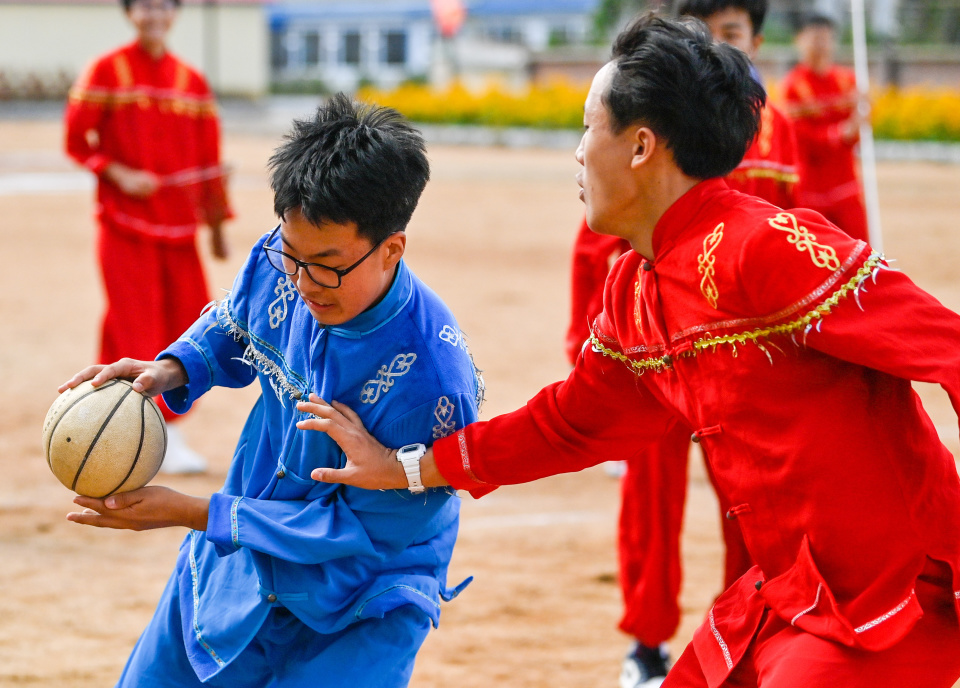 新华社记者, OMENk, OtfTZ 新华社记者, OMENk, OtfTZ