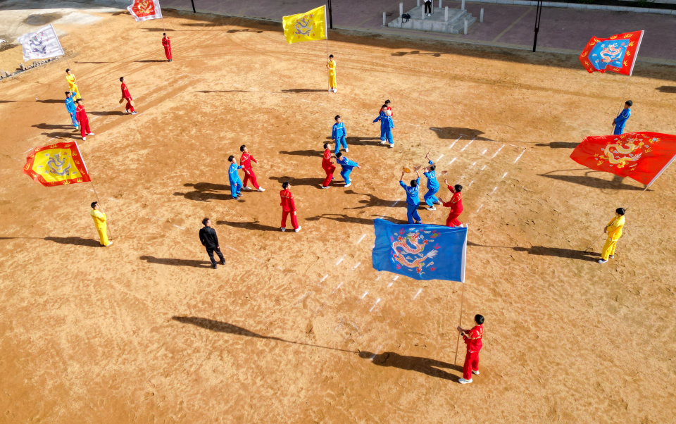 中学学生在, cZR, 中所用的球 中学学生在, cZR, 中所用的球